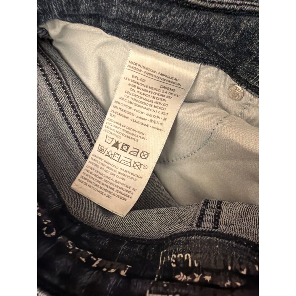 Levi Strauss Signature Women's Mid Rise Capri Size 8 Medium Wash Denim Jeans - Picture 9 of 11